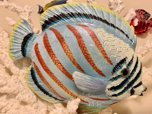 lot 340 image: Fabulous Fish and Coral Decor