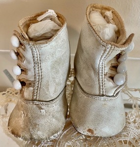 lot 373 image: Vintage Finds