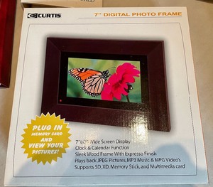 lot 413 image: Lot of Frames, Photo Albums and a new Digital Photo Frame