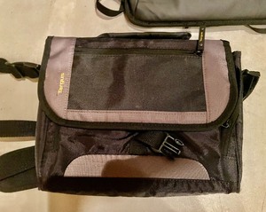 lot 407 image: Lot of 7 Travel Bags