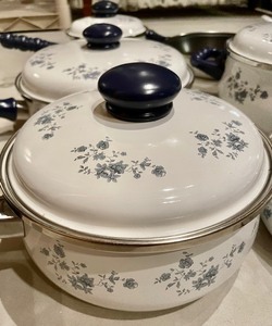 lot 412 image: Johann Haviland Blue Garland Enamel Cookware Grouping