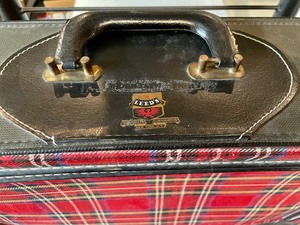 lot 415 image: Vintage Leeds Suitcase