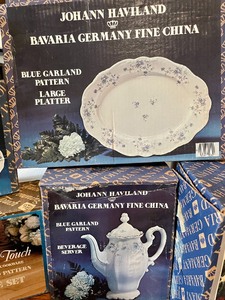 lot 416 image: New Johann Haviland Blue Garland China Items