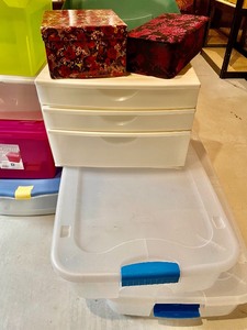 lot 429 image: Plastic Storage Grouping