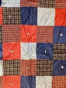 lot 435 image: VIntage Quilt