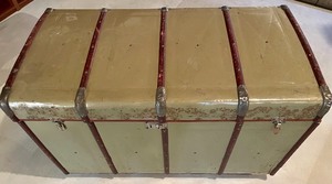 lot 444 image: Vintage Storage Metal Trunk