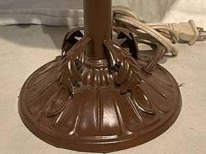 lot 182 image: Vintage Metal Table Lamp