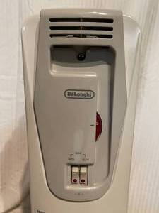 lot 185 image: DeLonghi Electric Oil Filled Heater