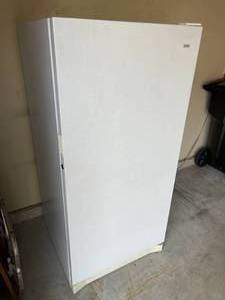 lot 189 image: Kenmore Upright Freezer