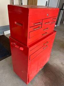 lot 197 image: Rolling Tool Box With Tools