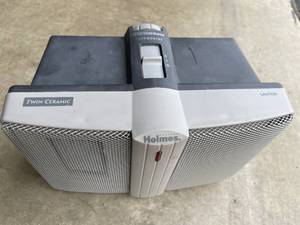 lot 208 image: Holmes Twin Ceramic Heater