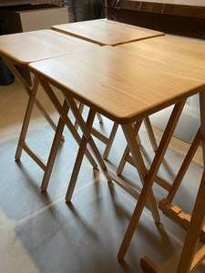 lot 215 image: 4 TV Trays and Stand