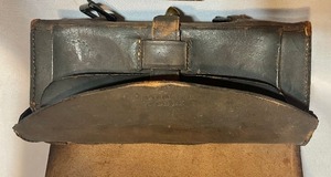 lot 462 image: Antique Vintage US Military Leather Ammo Cartridge Pouch