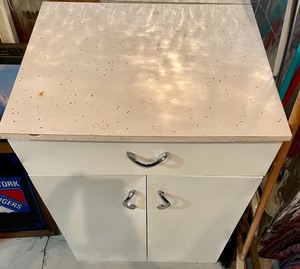 lot 476 image: White Metal Cabinet
