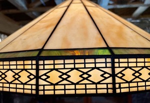 lot 522 image: Tiffany Style Hanging Lamp Swag Plug In