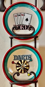 lot 524 image: Gameroom Decor Plate Rack w Plates