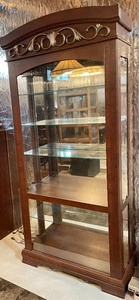 lot 521 image: Heavenly Hutch