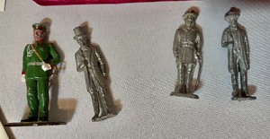 lot 491 image: Civil War Commemorative Stamps, Figurines and More