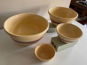 lot 510 image: McCoy USA Ovenware Mixing Bowls