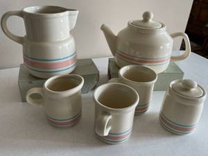 lot 511 image: McCoy Striped Set