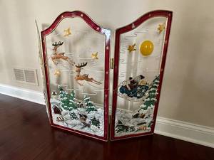 lot 513 image: Metal Christmas Themed Fireplace Three Section Screen