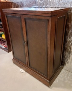 lot 225 image: Expanding Bar Cabinet
