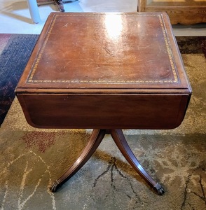 lot 227 image: Vintage Drop Leaf Accent Table