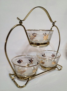 lot 251 image: Vintage Libby Frosted Gold Leaf Servingware