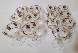 lot 255 image: Vintage Libby Frosted Gold Leaf Glassware