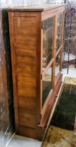 lot 258 image: Vintage Double Glass Door CabinetBookshelf
