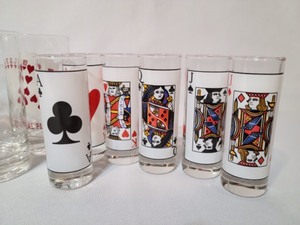 lot 262 image: Poker Chips and Glassware