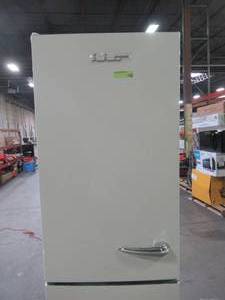 Iio 11 cu. ft. Retro Frost Free Bottom Freezer Refrigerator in Cream ALBR1372W-L