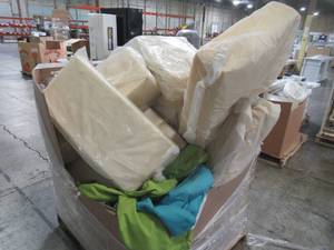 WHOLESALE MIXED PALLET OF OUTDOOR PATIO FURNITURE CUSHIONS