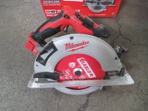 Milwaukee M18 18-Volt Lithium-Ion Brushless Cordless 7-14 in. Circular Saw (Tool-Only) 2631-20