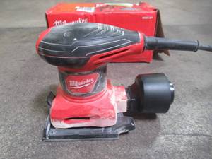 Milwaukee 3 Amp 14 Sheet Corded Palm Sander 6033-21