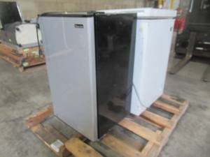 WHOLESALE MIXED PALLET OF MINI FRIDGE AND CHEST FREEZER