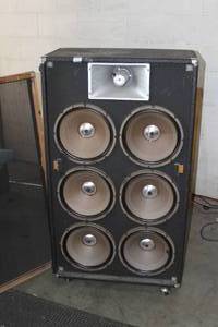 lot 14 image: Peavey 612H Column 6x12 Pro Audio Vintage Speaker Cabinet