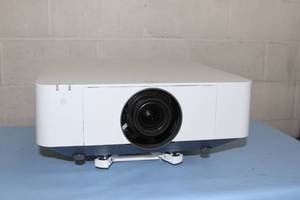 lot 52 image: Sony VPL-FH60 Pro  Commercial 5000-Lumen Widescreen WUXGA HD Video  Computer Projector