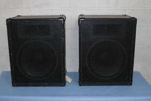lot 56 image: PAIR of EAW Eastern Acoustic Works FR-152HI Full Range Non-Powered Pro Audio Speakers