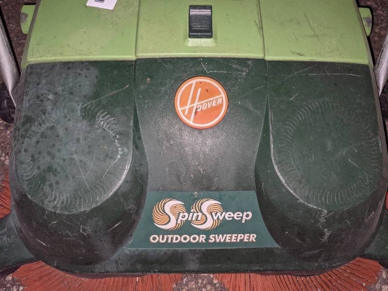 lot 38 image: Hoover Spin Sweep Outdoor Sweeper