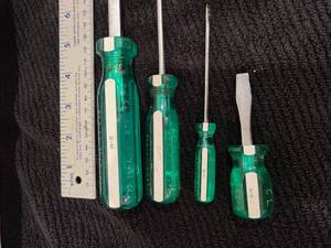 lot 69 image: S K SCREWDRIVERS (4)