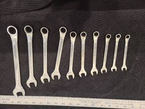 lot 70 image: S K METRIC COMBINATION WRENCH SET