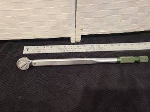 lot 37 image: S K TORQUE WRENCH 47150c