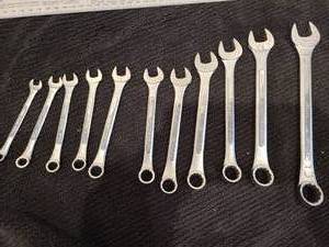 lot 41 image: S K 11 PIECE METRIC 12 POINT COMBINATION WRENCHES