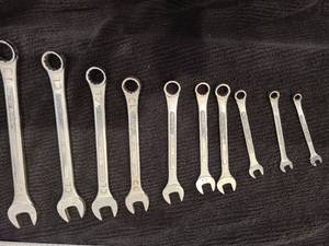 lot 43 image: S K 10 PIECE SAE 12 PT COMBINATION WRENCHES