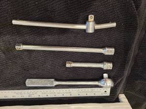 lot 21 image: S K 12 INCH RACHET & 2 EXTENSIONS, MINI BREAKER BAR