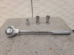 lot 17 image: SK Hand Tools 3870 Professional 38-Inch Drive 10-34-Inch Roto Ratchet with 3 Attachments