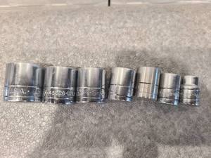 lot 20 image: SK HAND TOOLS  38 DRIVE 6 POINT STANDARD FRACTIONAL SOCKETS (8)