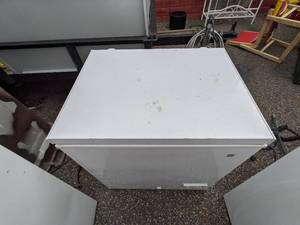 lot 152 image: General Electric Chest Freezer, Needs Repair