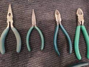 lot 15 image: VARIOUS BRANDS OF SMALL CUTTERS, NEEDLE NOSE, PLIERS